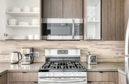 Downtown Los Angeles Apartment | Chic Downtown 1BR w/Pool & Gym, near Staples Center, by Blueground