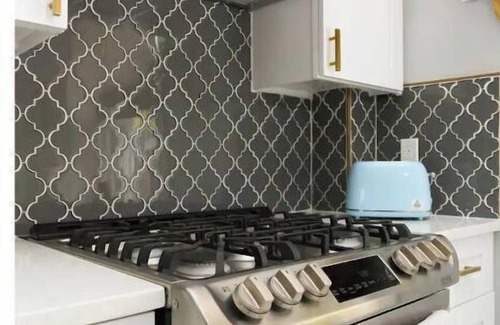 Southtown House | Chic Downtown 2BR Stay Steps to Alamo & River Walk