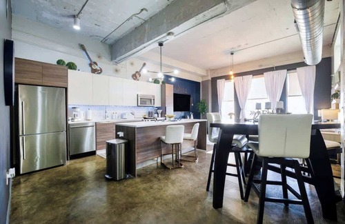 Downtown Dallas Apartment | Chic Downtown Industrial loft