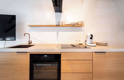 Historisch centrum Apartment | Chic Duplex Steps from Grote Markt