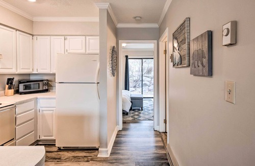 Wolf Creek Condo | Chic Eden Condo w/Pool Access < 5 Mi to Ski!