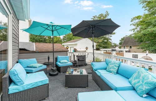 Neptune City House | Chic & Elegant Retreat With Pool And FREE Parking Sleeps 16 Guests