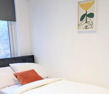Wainscot Apartment | Chic En-suite Room with Office Garden and Parking New Renovation
