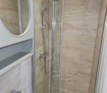 Wainscot Apartment | Chic En-suite Room with Office Garden and Parking New Renovation