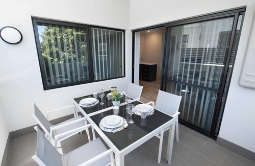 Attadale Apartment | Chic Exec 2bdr 2bath -River,FREO,Parking,AC