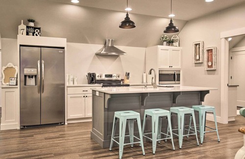 McMinnville House | Chic Farmhouse w/Creek in Heart of Wine Country!