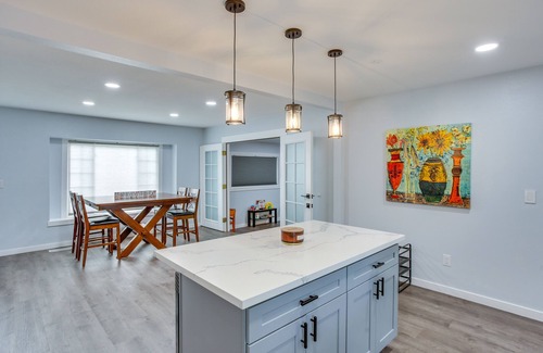 Federal Way House | Chic Federal Way Home ~ 12 Mi to Downtown Tacoma!