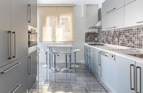 Moda Apartment | Chic Flat w Balcony 5 min to Moda Coast