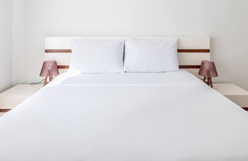 Moda Apartment | Chic Flat w Balcony 5 min to Moda Coast