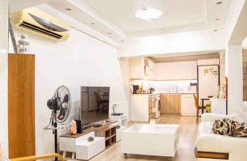 Karsiyaka Apartment | Chic Flat w Garden 7 min to Beach in Izmir