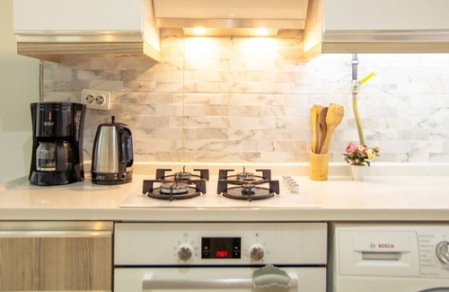 Karsiyaka Apartment | Chic Flat w Garden 7 min to Beach in Izmir