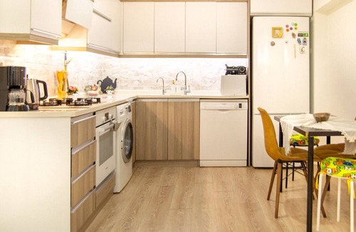 Karsiyaka Apartment | Chic Flat w Garden 7 min to Beach in Izmir