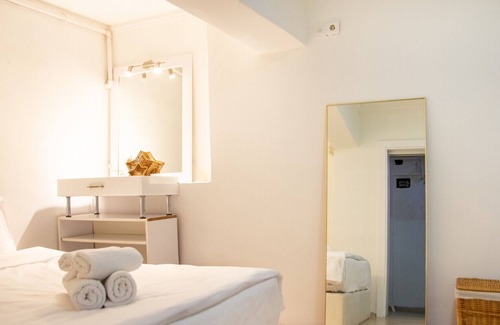 Karsiyaka Apartment | Chic Flat w Garden 7 min to Beach in Izmir