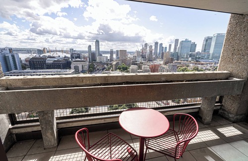 Lansbury Apartment | Chic Four Bedroom Flat with Stunning Poplar Views
