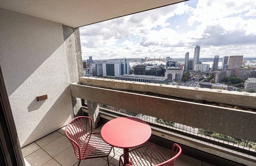 Lansbury Apartment | Chic Four Bedroom Flat with Stunning Poplar Views