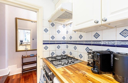 Ealing Common Apartment | Chic Garden Flat in Leafy Ealing