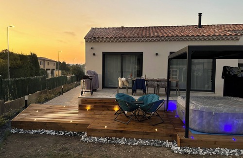 Saint-Genies-de-Comolas Villa | Chic getaway in VILLA LUMINA, 4/5 people.