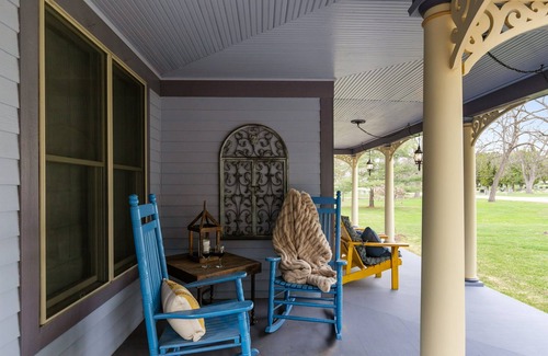 Green Lake House | Chic getaway: fireplaces + all ensuite bedrooms