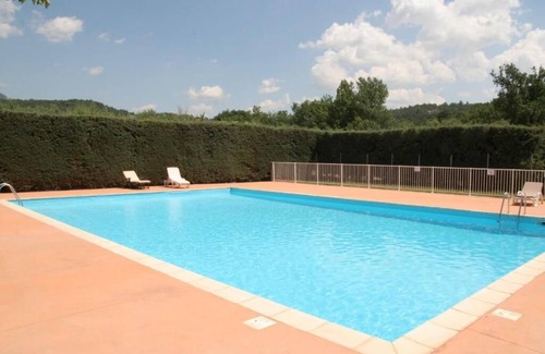 Digne-les-Bains Hotel | Chic Golfer's Retreat with Seasonal Outdoor Swimming Oasis - Parking