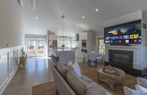 Hampton Bays House | Chic Hamptons Home near beach!