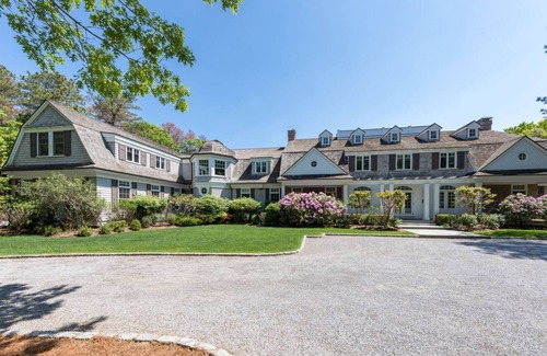 Water Mill House | Chic Hamptons Retreat in Watermill with Tennis, Pool, Spa, Steam Room, and Gym