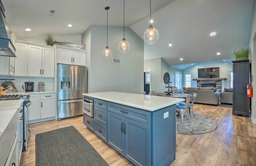 Holland House | Chic Hideaway w/Fire Pit < 2 Miles to Beach!