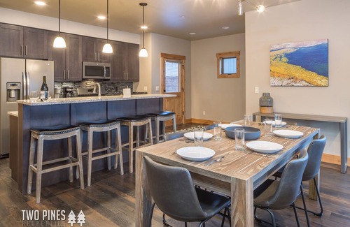 Big Sky House | Chic Home Close to Town Center! Hot Tub! 5 Min Walk to Shuttle! 15 Min Drive to