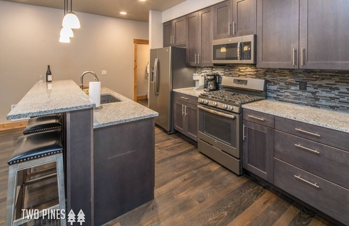 Big Sky House | Chic Home Close to Town Center! Hot Tub! 5 Min Walk to Shuttle! 15 Min Drive to
