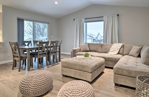 East Wenatchee House | Chic Home w/ Views & Backyard ~ 1 Mi to River