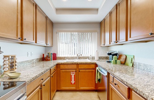 Twin Palms Condo | Chic home with mountain views, patio area & grill, shared pool/hot tub