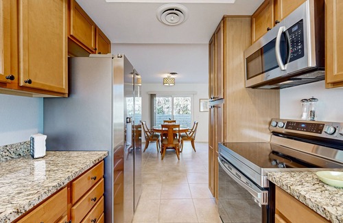 Twin Palms Condo | Chic home with mountain views, patio area & grill, shared pool/hot tub