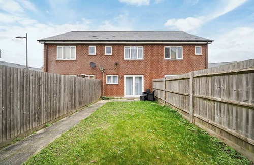 Gravesend House | Chic House With Parking And Private Garden