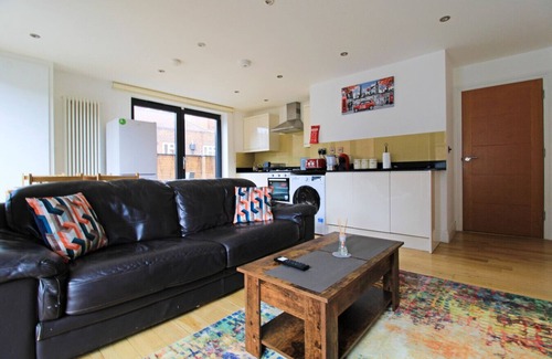 Shoreditch Apartment | Chic Hoxton Shoreditch Balcony Flat 2 Bedrooms 2 Bathrooms Family Friendly