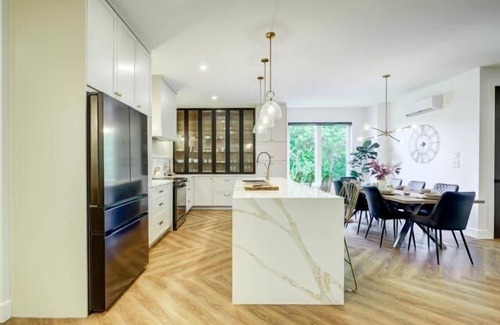 Orford Apartment | Chic Ibiza, SPA, Golf et Vélo, Foyer, Montagne