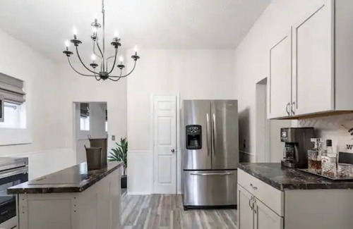 Fountain Square House | Chic Indy Bungalow in Fountain Square, sleeps 12