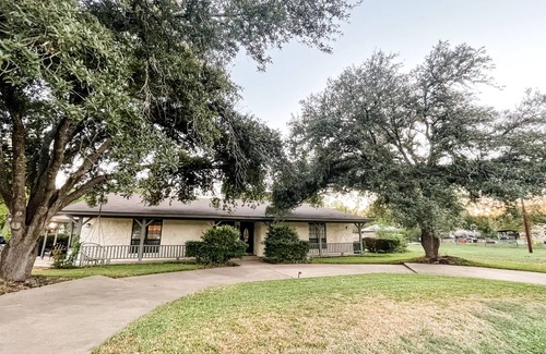 Manchaca House | Chic Large Austin Home For Families & Groups - sleeps 9+ Game Room and on 1 acre