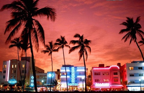 South of Fifth Condo | Chic Large Studio Apt Near Ocean Drive South Beach