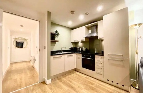 Leeds Apartment | Chic Leeds City Apartment, Free Parking, Balcony