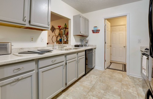 Lexington House | Chic Lexington Home w/ Deck ~ 5 Mi to Downtown!