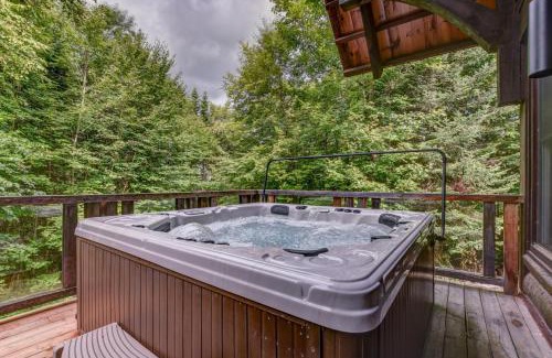 Lac-Superieur Ski Chalet | Chic log chalet with hot tub - Mont-Tremblant north side by Reserver.ca