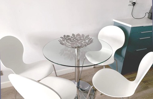 Fitzrovia Apartment | Chic London Home in Trendy Fitzrovia W1. By Oxford St