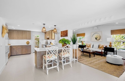 Longbeach Village House | Chic Longboat Key Retreat, Close to Beach and Dining!