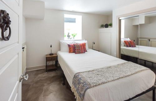 Whittier Apartment | Chic Lower-Level Stay - Prime Walkable Locale