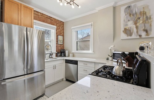 Sunnyside House | Chic, Luxurious Sunnyside Home
