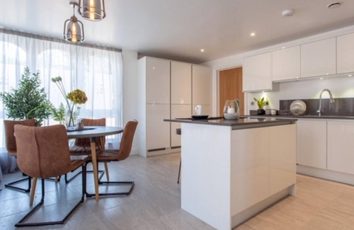 Marlow Villa | Chic & Luxurious Townhouse - Central Marlow