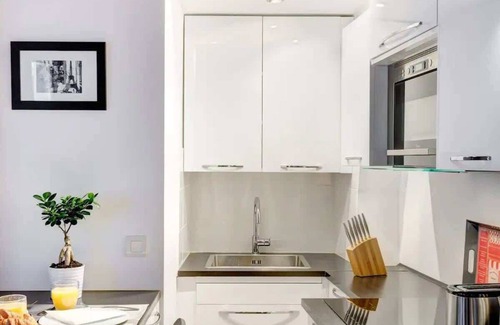 Marais Apartment | Chic Marais Retreat | Steps to Cafes & Notre Dame