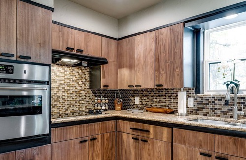 White Rock Hills House | Chic Mid-Century Modern w/pool, 10 min from downtown!