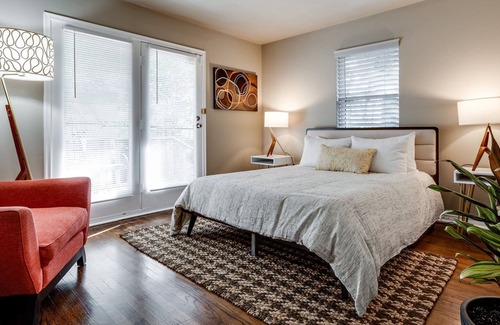 White Rock Hills House | Chic Mid-Century Modern w/pool, 10 min from downtown!