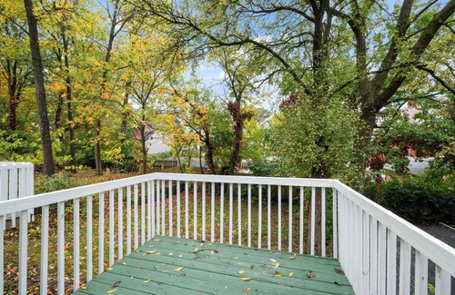 Walnut Hills House | Chic Modern Gem w/Style Suites – Stunning Duplex in Desirable Walnut Hills!