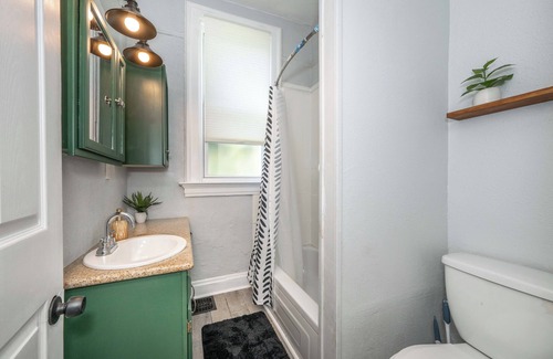 Walnut Hills Apartment | Chic, Modern Gem with Style – Walnut Hills Wonder! Walk to Dining & More